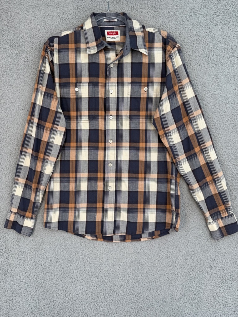 Wrangler Men’s Medium long sleeve button up Plaid western shirt Navy & Tan